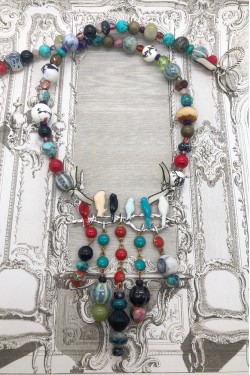 collier oiseaux sur la branche