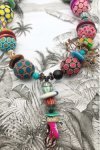 Collier long d'inspiration aborigène avec de belles perles faites à la main par Aniki Bijoux