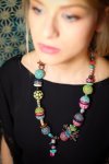 Collier long d'inspiration aborigène avec de belles perles faites à la main par Aniki Bijoux