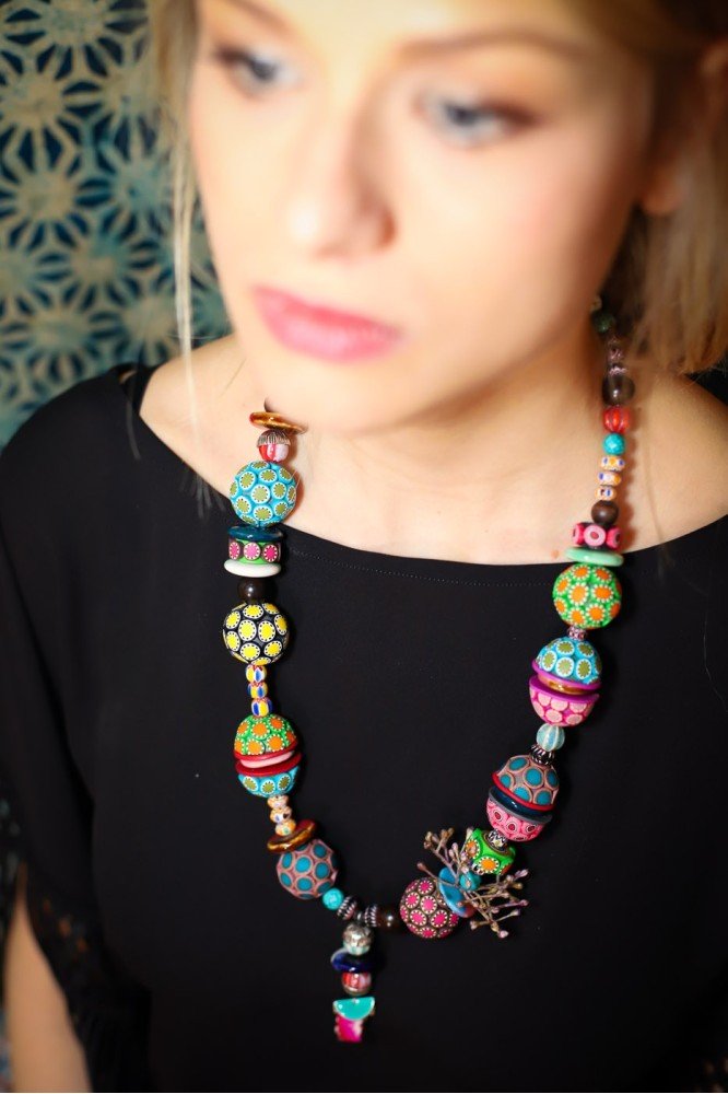 Collier long d'inspiration aborigène avec de belles perles faites à la main par Aniki Bijoux Collier long d'inspiration aborigène avec de belles perles faites à la main par Aniki Bijoux
