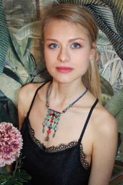 Collier assemblé avec perles en verre tchèque création Aniki Bijoux