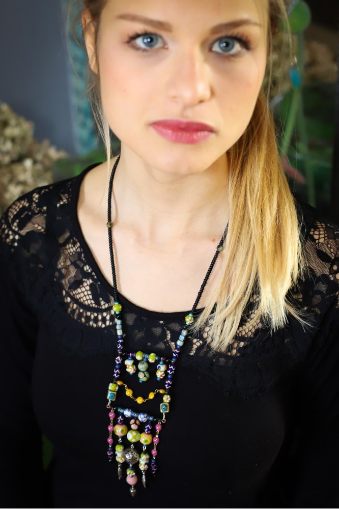 Collier mi-long d'inspiration asiatique avec des perles de Bali, Aniki Bijoux Collier mi-long d'inspiration asiatique avec des perles de Bali, Aniki Bijoux
