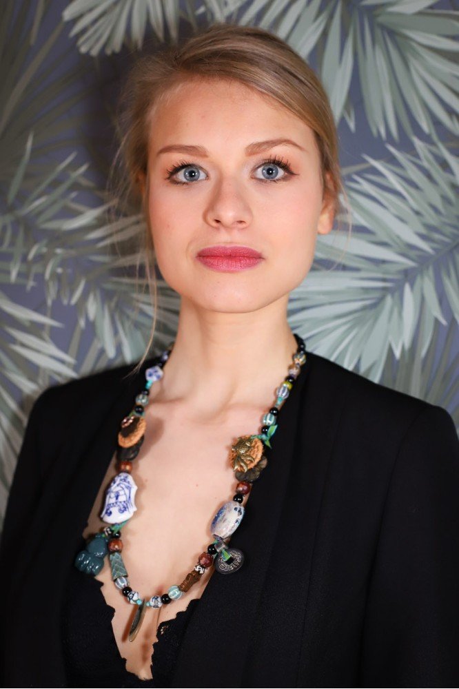Collier long d'inspiration asiatique avec de belles grandes perles chinoises Aniki Bijoux Collier long d'inspiration asiatique avec de belles grandes perles chinoises Aniki Bijoux