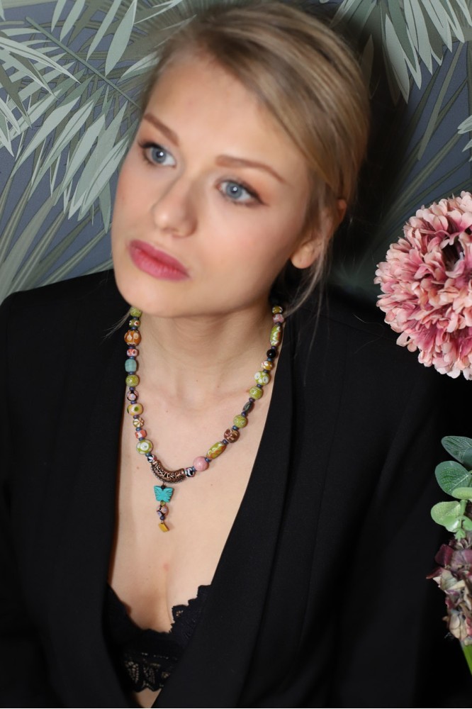 Collier mi-long d'inspiration asiatique avec des perles de Bali et de Singapour, Aniki Bijoux Collier mi-long d'inspiration asiatique avec des perles de Bali et de Singapour, Aniki Bijoux