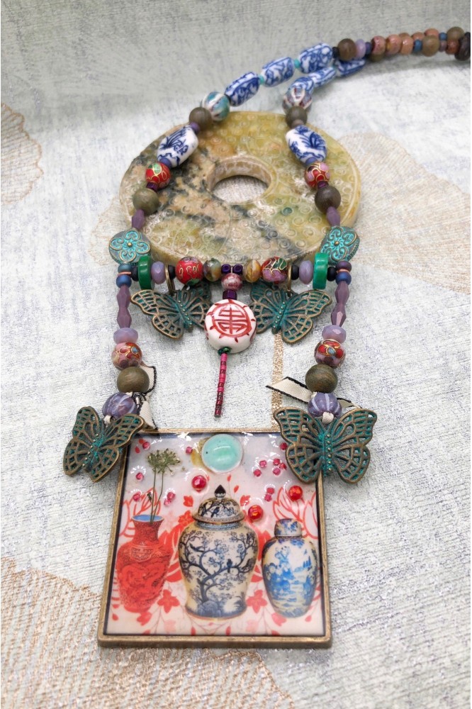 Collier long d'inspiration asiatique avec de belles perles chinoises Aniki Bijoux Collier long d'inspiration asiatique avec de belles perles chinoises Aniki Bijoux