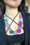 Collier long d'inspiration asiatique avec de belles perles plates faites à la main par Aniki Bijoux