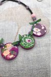 Collier long d'inspiration asiatique avec de belles perles plates faites à la main par Aniki Bijoux