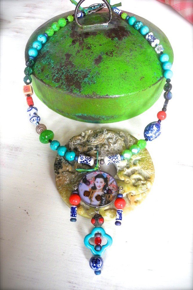 Collier Médaillon Chinoise