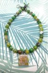 Collier long d'inspiration africaine avec une sélection de perles rares par Aniki Bijoux