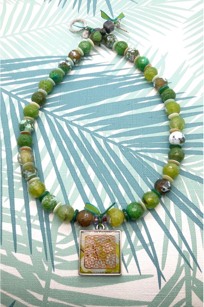 Collier long d'inspiration africaine avec une sélection de perles rares par Aniki Bijoux Collier long d'inspiration africaine avec une sélection de perles rares par Aniki Bijoux