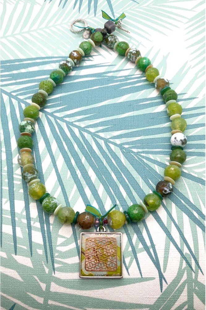 Collier long d'inspiration africaine avec une sélection de perles rares par Aniki Bijoux Collier long d'inspiration africaine avec une sélection de perles rares par Aniki Bijoux