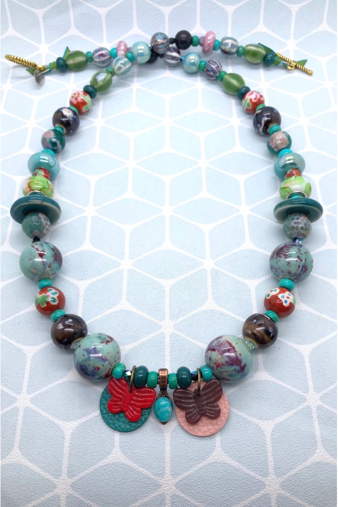 Collier long d'inspiration africaine avec une sélection de perles rares par Aniki Bijoux Collier long d'inspiration africaine avec une sélection de perles rares par Aniki Bijoux