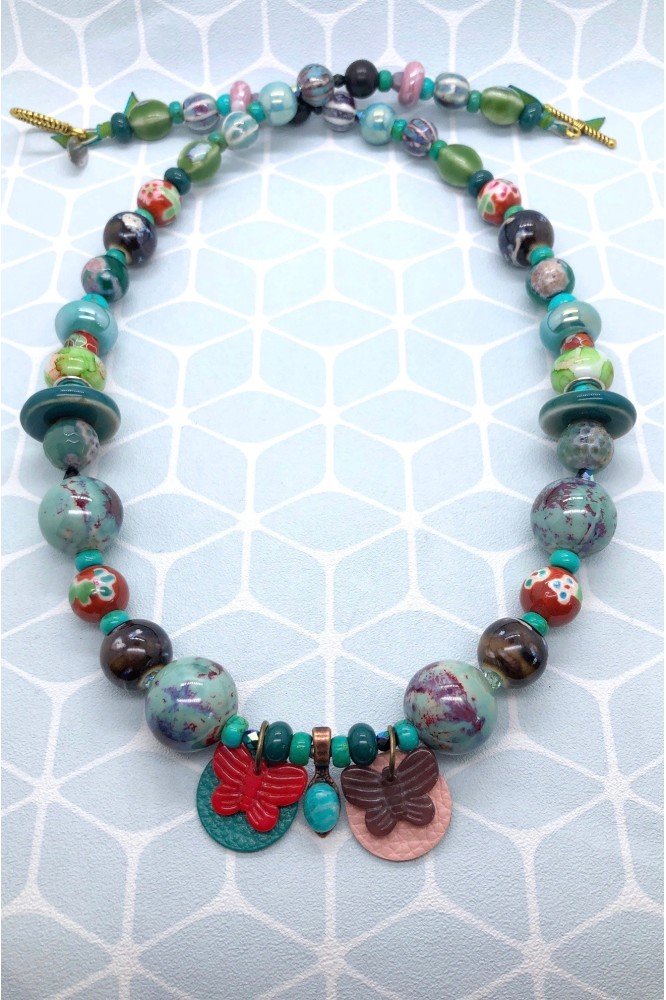 Collier long d'inspiration africaine avec une sélection de perles rares par Aniki Bijoux Collier long d'inspiration africaine avec une sélection de perles rares par Aniki Bijoux