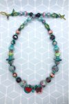 Collier long d'inspiration africaine avec une sélection de perles rares par Aniki Bijoux
