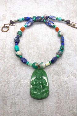 Collier court de fabrication artisanale par la créatrice  Aniki Bijoux