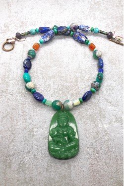 Collier court de fabrication artisanale par la créatrice  Aniki Bijoux