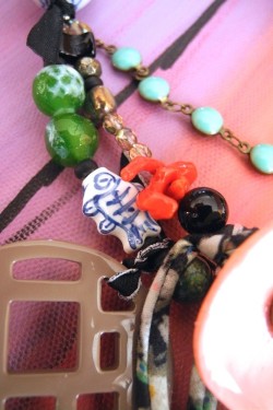 Collier mi-long Asiatide N° 5