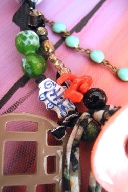 Collier mi-long Asiatide N° 5