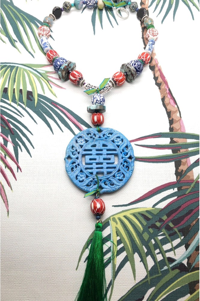 Collier mi-long d'inspiration asiatique avec belle pièce de jade Aniki Bijoux Collier mi-long d'inspiration asiatique avec belle pièce de jade Aniki Bijoux