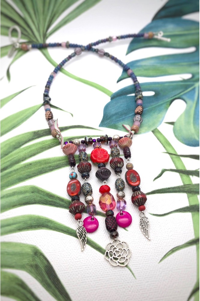 Collier assemblé avec perles en verre tchèque création Aniki Bijoux Collier assemblé avec perles en verre tchèque création Aniki Bijoux