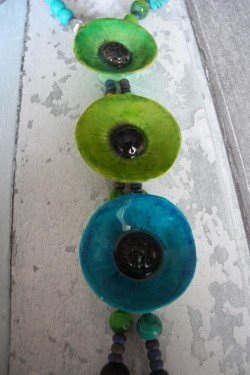Collier 3 PAVOTS bleus