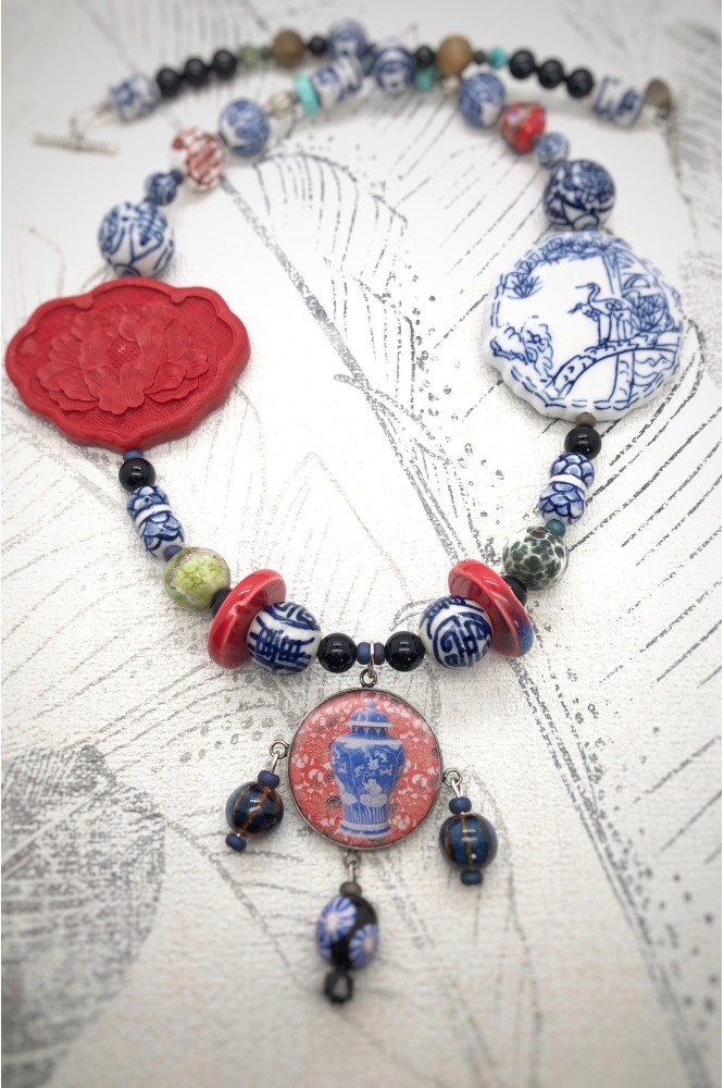 Collier mi-long d'inspiration asiatique avec belles perles rares Aniki Bijoux Collier mi-long d'inspiration asiatique avec belles perles rares Aniki Bijoux