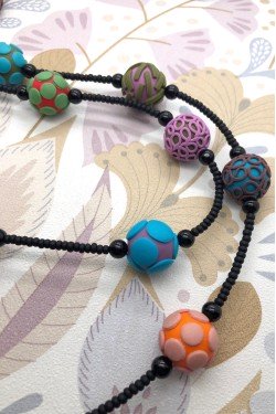 Sautoir fabriqué à partir de perles artisanales création Aniki Bijoux