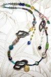 Collier long d'inspiration africaine avec de belles perles sélectionnées par Aniki Bijoux