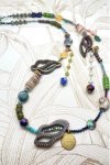 Collier long d'inspiration africaine avec de belles perles sélectionnées par Aniki Bijoux