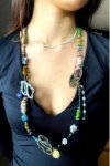 Collier long d'inspiration africaine avec de belles perles sélectionnées par Aniki Bijoux