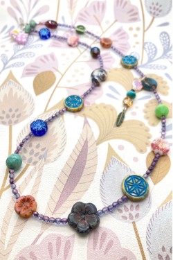 Collier long d'inspiration japonaise avec de belles perles tchèques Aniki Bijoux