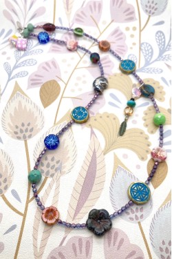 Collier long d'inspiration japonaise avec de belles perles tchèques Aniki Bijoux