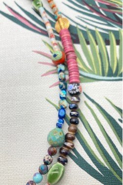 Sautoir fabriqué à partir de perles venues d'Asie, création Aniki Bijoux