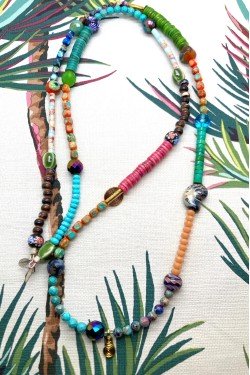 Sautoir fabriqué à partir de perles venues d'Asie, création Aniki Bijoux