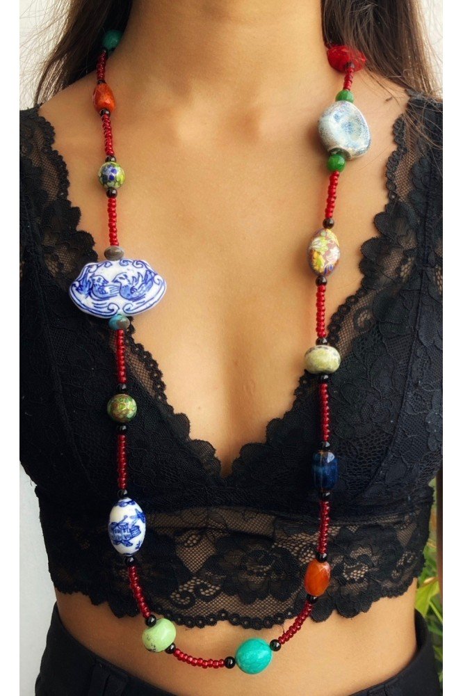 Sautoir fabriqué à partir de perles venues d'Asie, création Aniki Bijoux Sautoir fabriqué à partir de perles venues d'Asie, création Aniki Bijoux