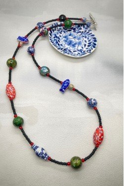Collier court de fabrication artisanale par la créatrice  Aniki Bijoux