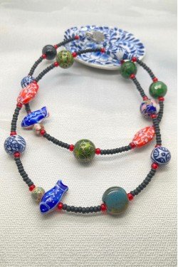 Collier court de fabrication artisanale par la créatrice  Aniki Bijoux