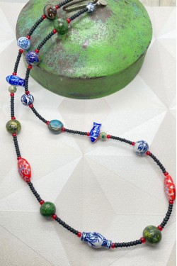 Collier court de fabrication artisanale par la créatrice  Aniki Bijoux