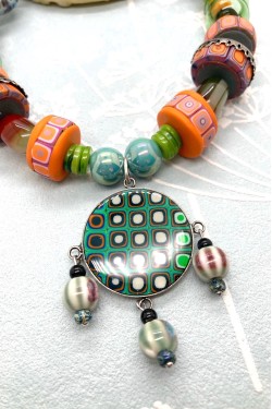 Collier mi-long d'inspiration asiatique avec belles perles rares Aniki Bijoux