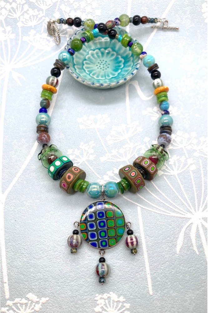 Collier mi-long d'inspiration asiatique avec belles perles rares Aniki Bijoux Collier mi-long d'inspiration asiatique avec belles perles rares Aniki Bijoux