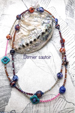 Sautoir fabriqué à partir de perles venues d'Asie, création Aniki Bijoux
