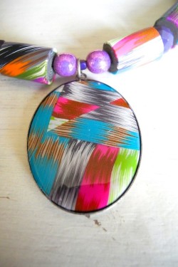 Collier court IKAT N°1