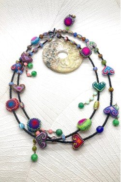 Collier rouge et bleu appelé MING création originale Aniki bijoux