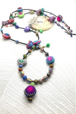 Collier rouge et bleu appelé MING création originale Aniki bijoux