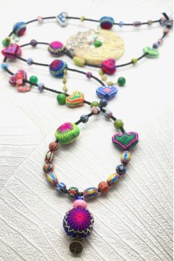 Collier rouge et bleu appelé MING création originale Aniki bijoux