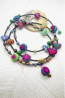 Collier rouge et bleu appelé MING création originale Aniki bijoux