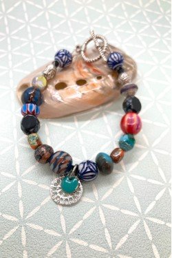 Bracelet aux couleurs lumineuses création Aniki Bijoux