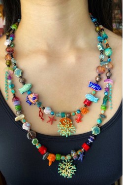 Collier court de fabrication artisanale par la créatrice  Aniki Bijoux