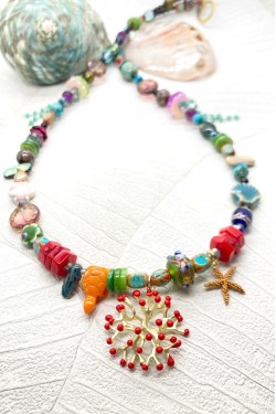 Collier court de fabrication artisanale par la créatrice  Aniki Bijoux