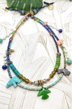 Collier court de fabrication artisanale par la créatrice  Aniki Bijoux